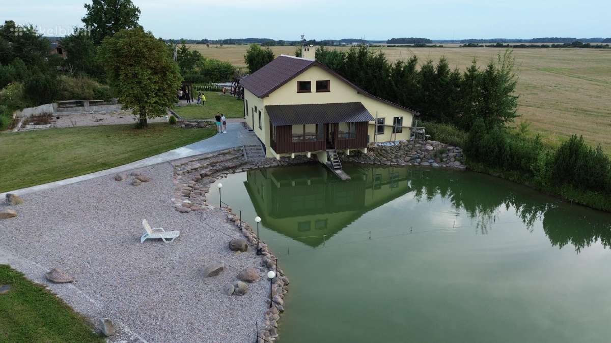 Vinkšnos sodyba/pokylių salės/miegamieji/pirtis.