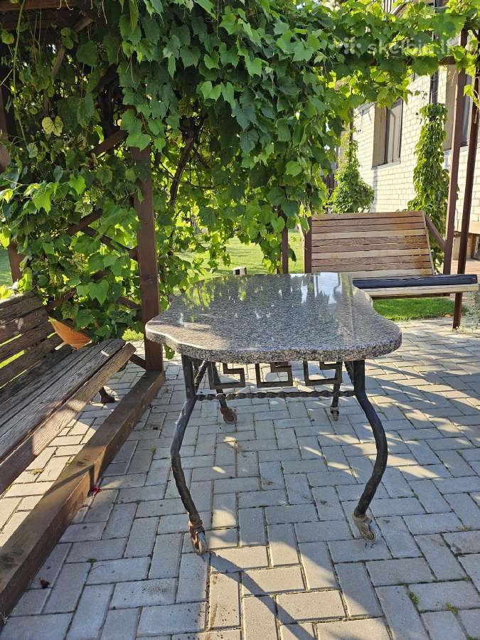 Lauko stalas iš natūralaus akmens metalinėmis kojo - nuotraukos Nr. 3