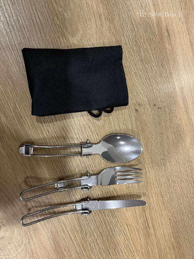 Turistiniu irankiu komplektas