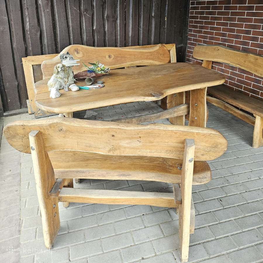 Ąžuoliniai suolai ir stalas