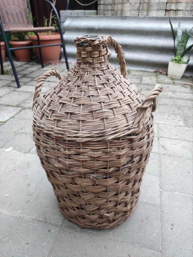 Apipintas vyno butelys
