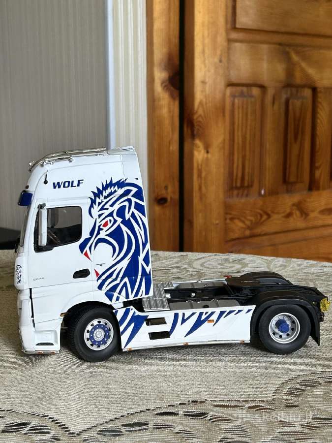 Parduodu vilkiko 1:24 Mercedes Benz Actros modeli. - nuotraukos Nr. 2