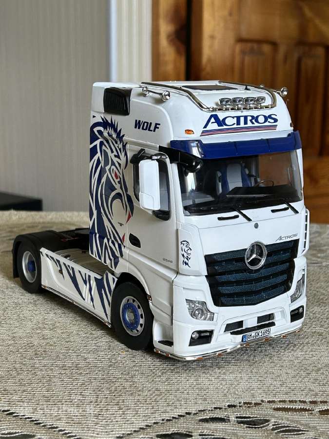 Parduodu vilkiko 1:24 Mercedes Benz Actros modeli. - nuotraukos Nr. 4