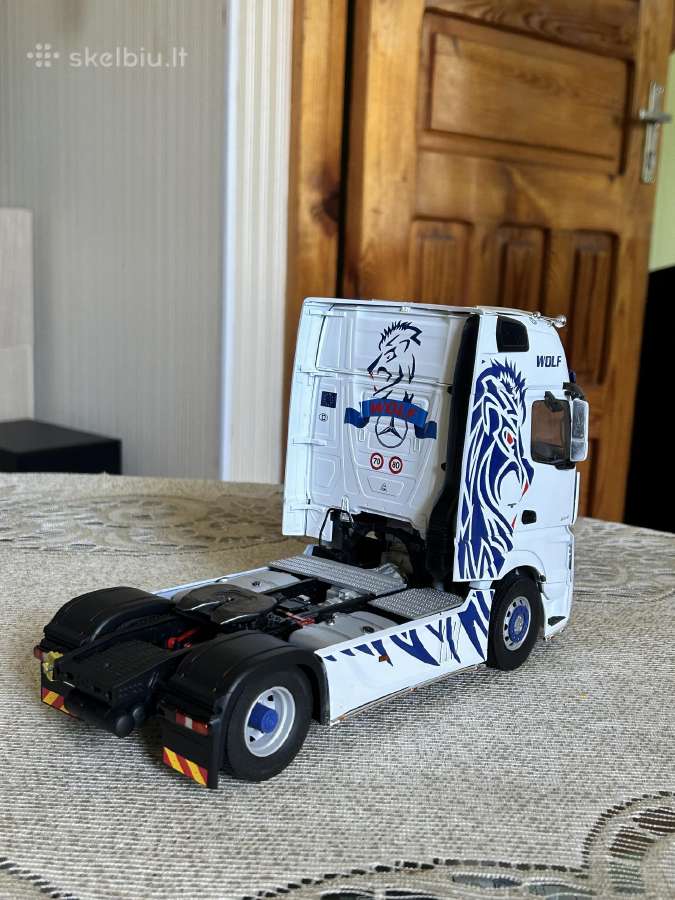 Parduodu vilkiko 1:24 Mercedes Benz Actros modeli. - nuotraukos Nr. 6