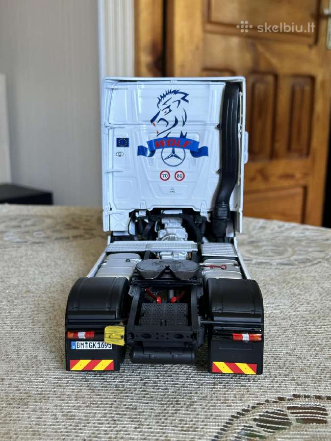 Parduodu vilkiko 1:24 Mercedes Benz Actros modeli. - nuotraukos Nr. 7