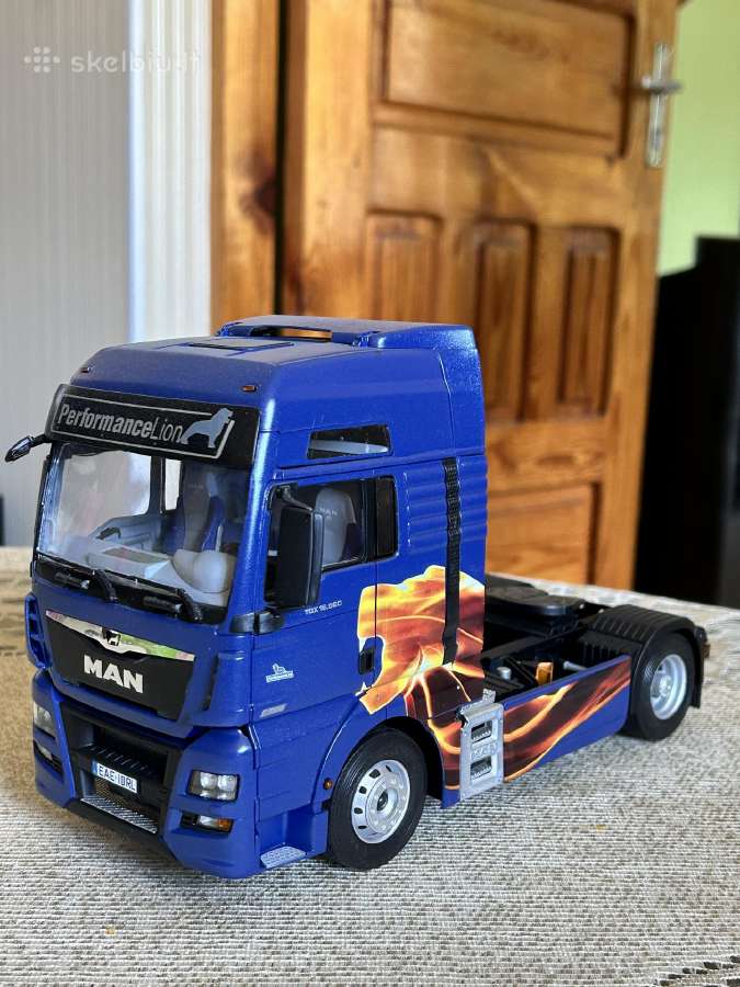 Parduodu vilkiko 1:24 Man Tgx XXL D38 modeli.