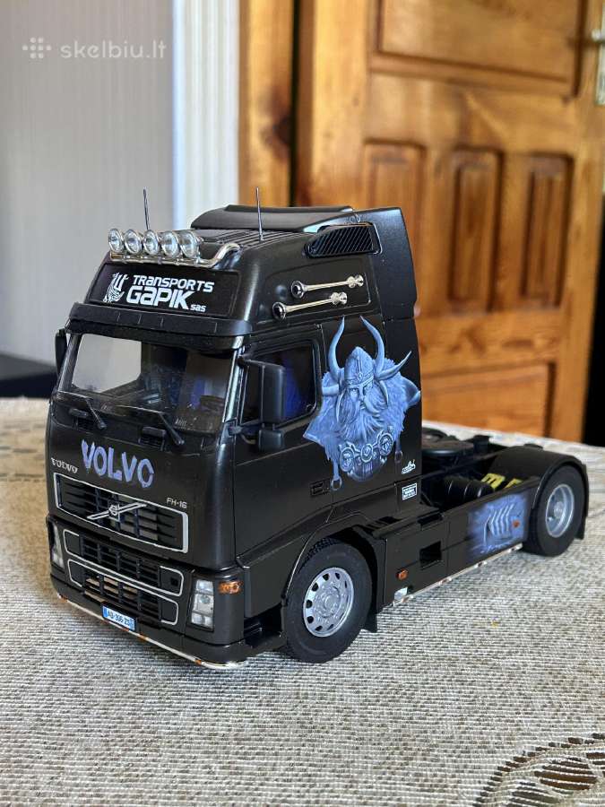 Parduodu vilkiko 1:24 Volvo Fh16 "Viking" modeli.