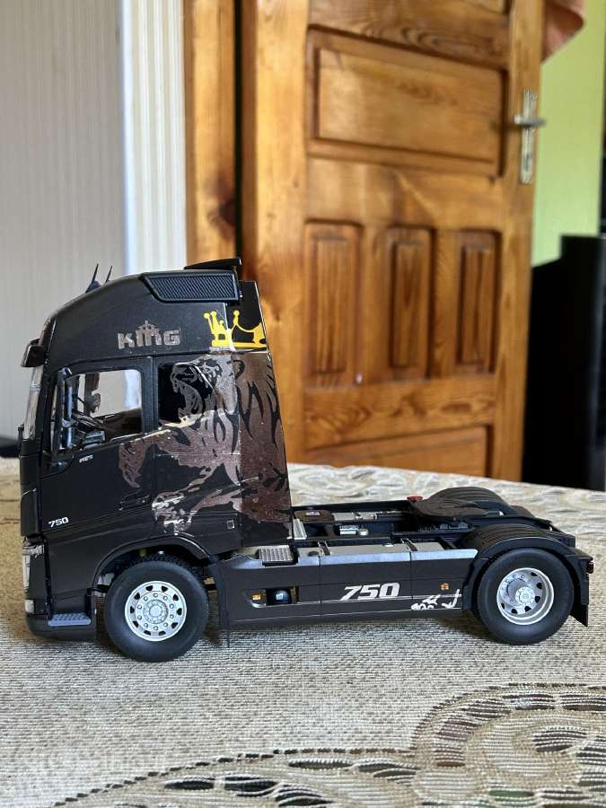 Parduodu vilkiko 1:24 Volvo Fh16 modeli. - nuotraukos Nr. 2