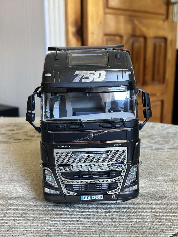 Parduodu vilkiko 1:24 Volvo Fh16 modeli. - nuotraukos Nr. 3