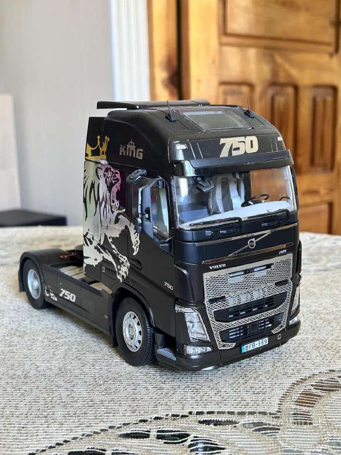 Parduodu vilkiko 1:24 Volvo Fh16 modeli. - nuotraukos Nr. 4