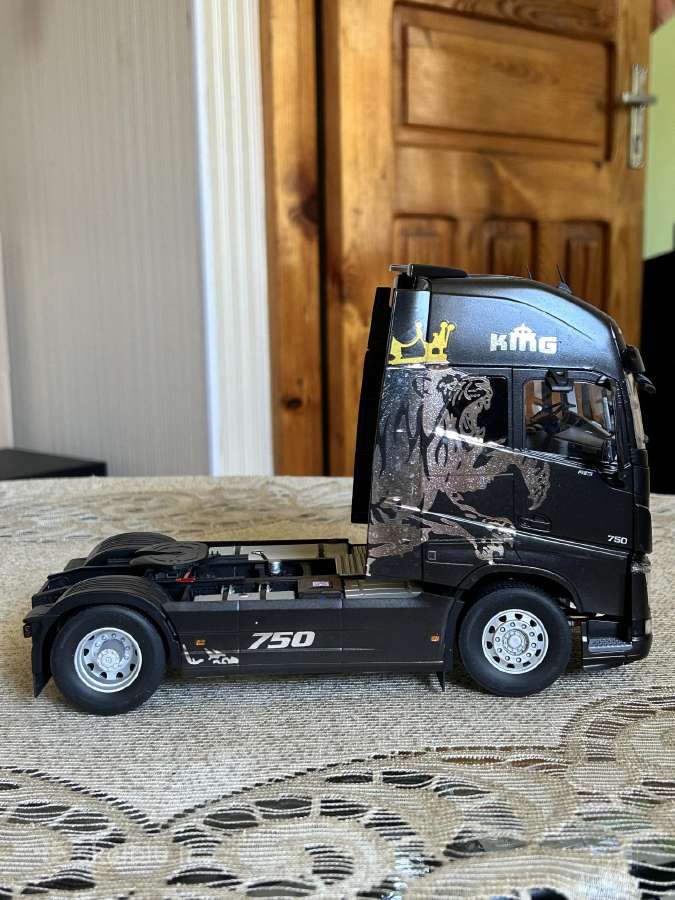 Parduodu vilkiko 1:24 Volvo Fh16 modeli. - nuotraukos Nr. 5