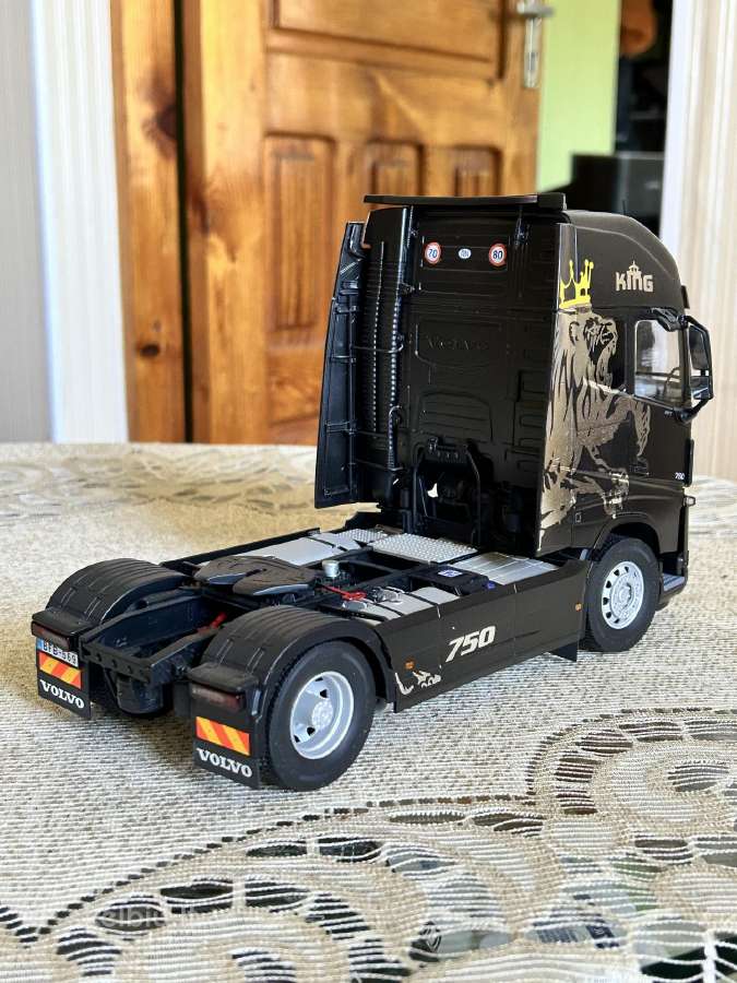 Parduodu vilkiko 1:24 Volvo Fh16 modeli. - nuotraukos Nr. 6