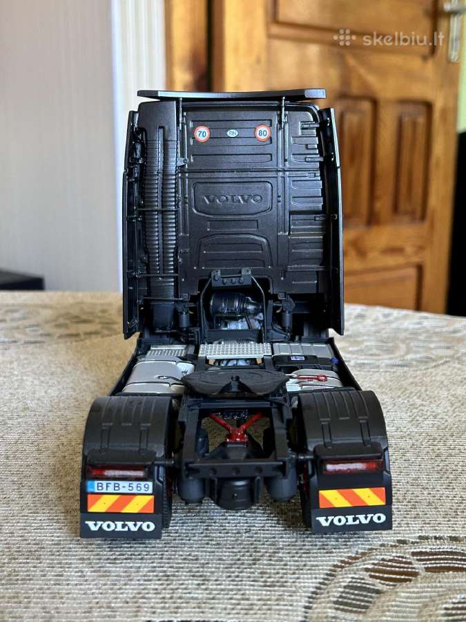 Parduodu vilkiko 1:24 Volvo Fh16 modeli. - nuotraukos Nr. 7