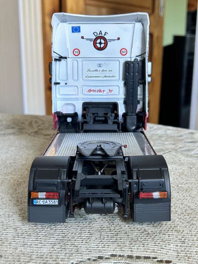 Parduodu vilkiko 1:24 Daf Xf105 Space modeli. - nuotraukos Nr. 7