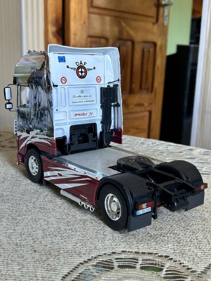 Parduodu vilkiko 1:24 Daf Xf105 Space modeli. - nuotraukos Nr. 8