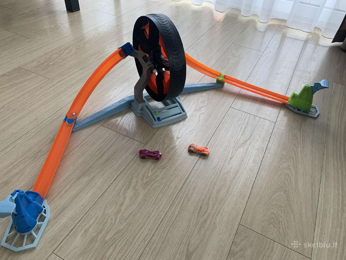 Hot wheels trasa su 2 vnt mašinėlių. - nuotraukos Nr. 2