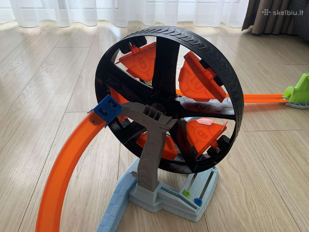 Hot wheels trasa su 2 vnt mašinėlių. - nuotraukos Nr. 3