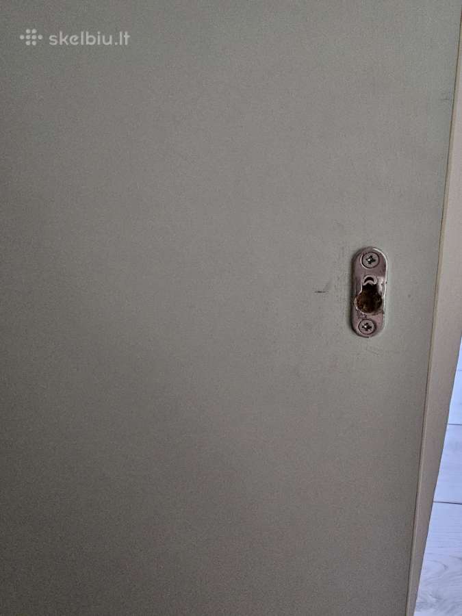 Veidrodis, užmontuotas ant baltos spalvos medinės - nuotraukos Nr. 2