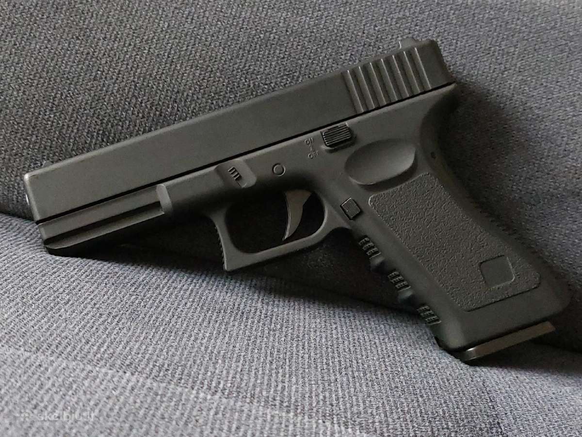 Glock 17 Replica