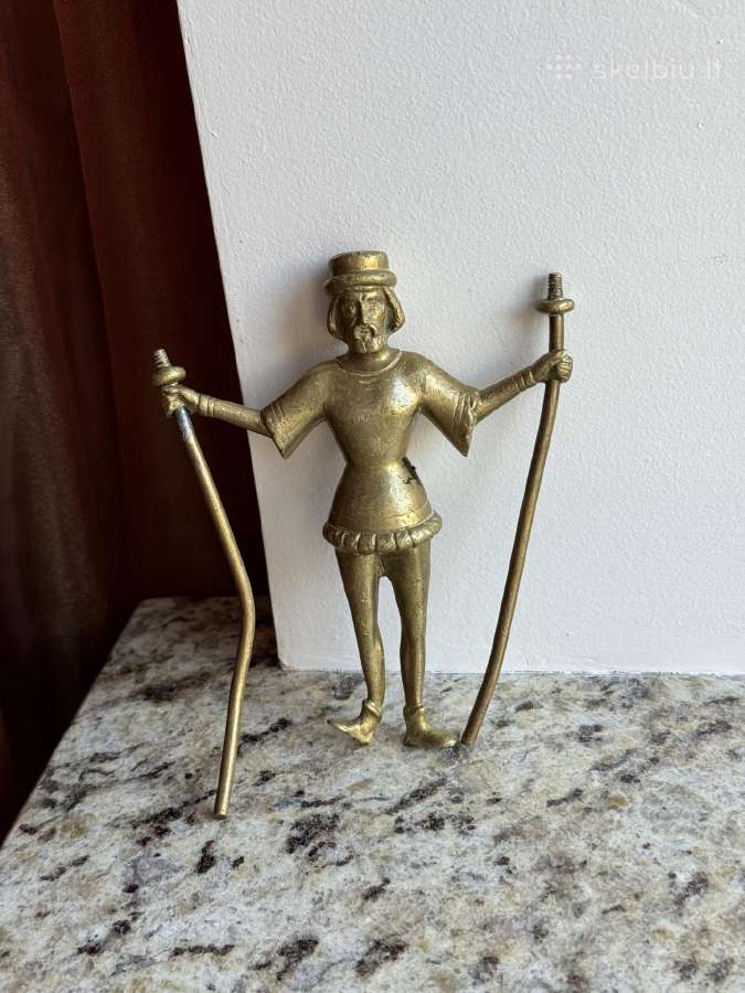 Žalvarinė vyro figūra