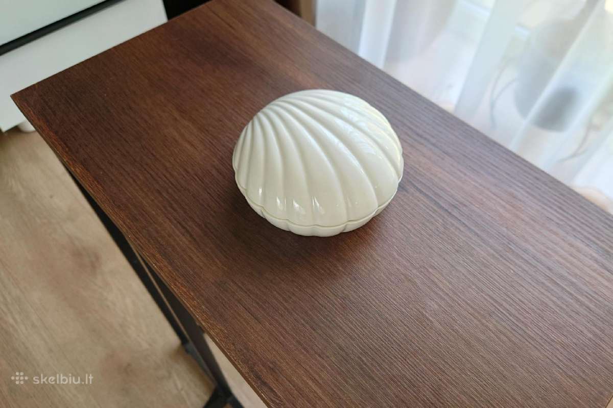 Porcelianinė papuošalų dėžutė