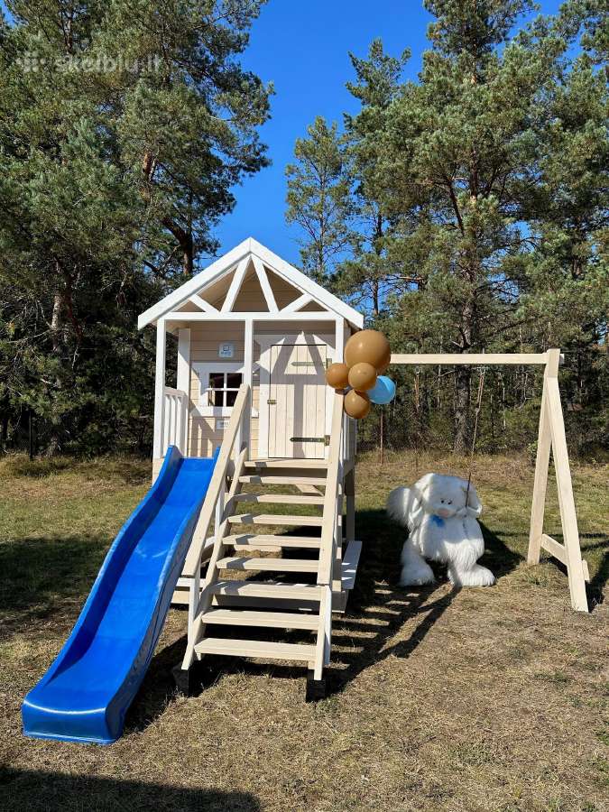 Vaikų žaidimų namelis su sūpynėmis. Stock 099