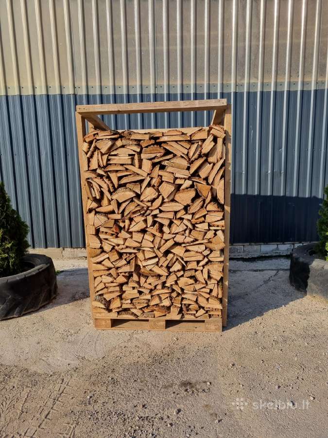 Ąžuolinės malkos konteineriuose