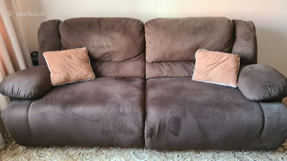 Laura Ashley sofa su reglaineriu