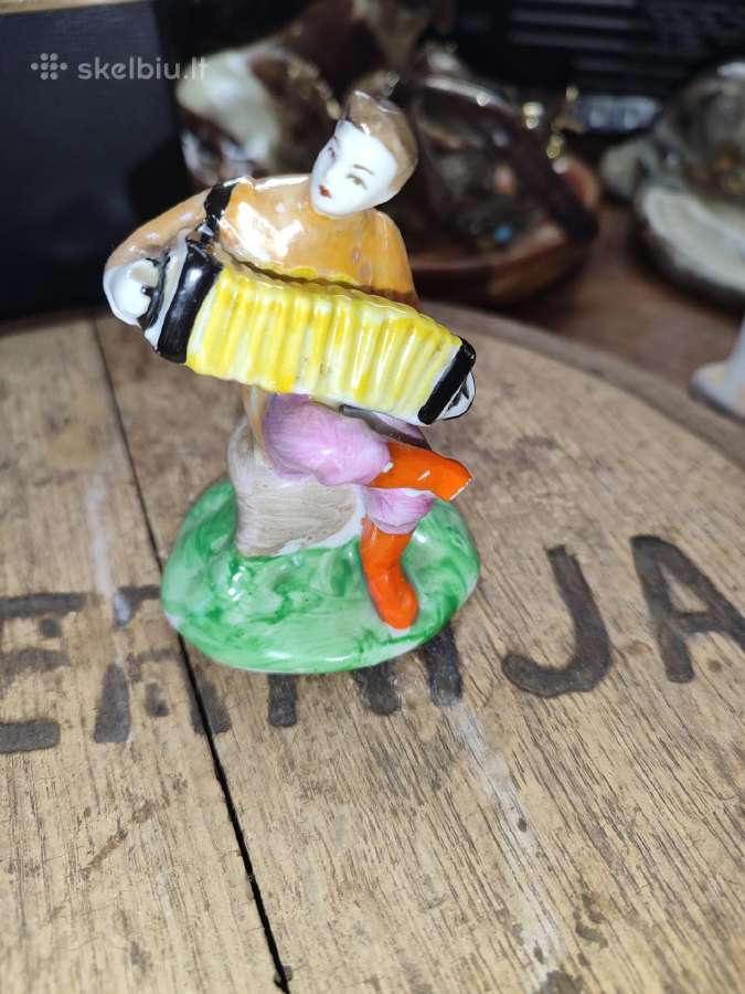 Tarybinė porceliano statulėlė