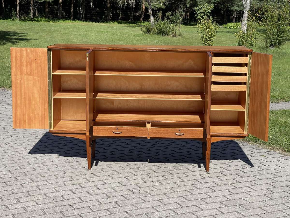 Mid-century ispudinga didele spintele-indauja!
