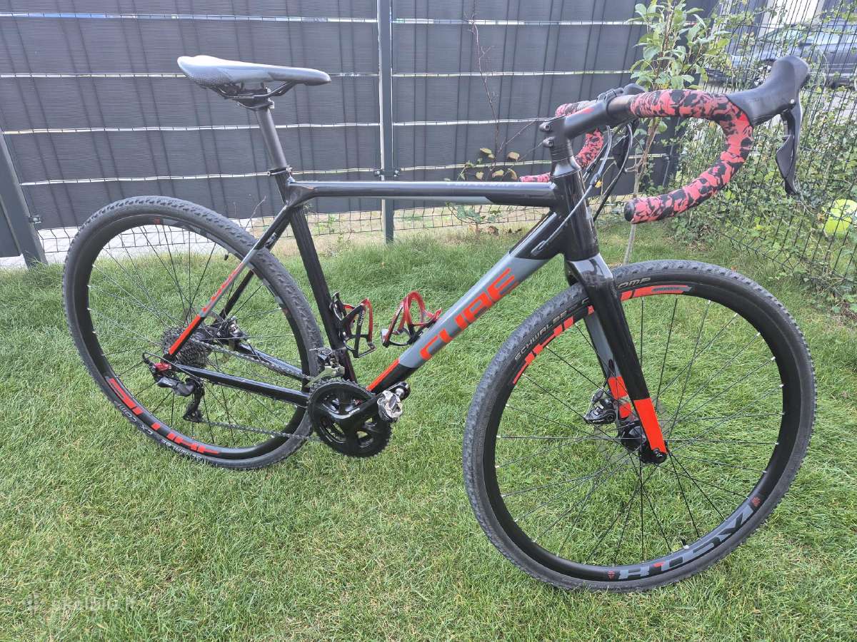 Gravel Cube Cross race