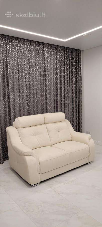 Prabangi sofa.