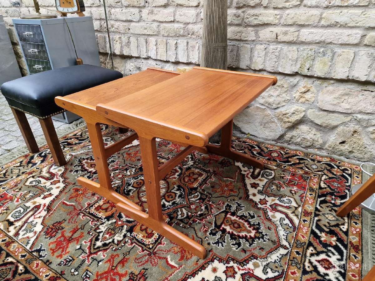 Vintažinis mid century tikmedžio staliukų duetas - nuotraukos Nr. 2