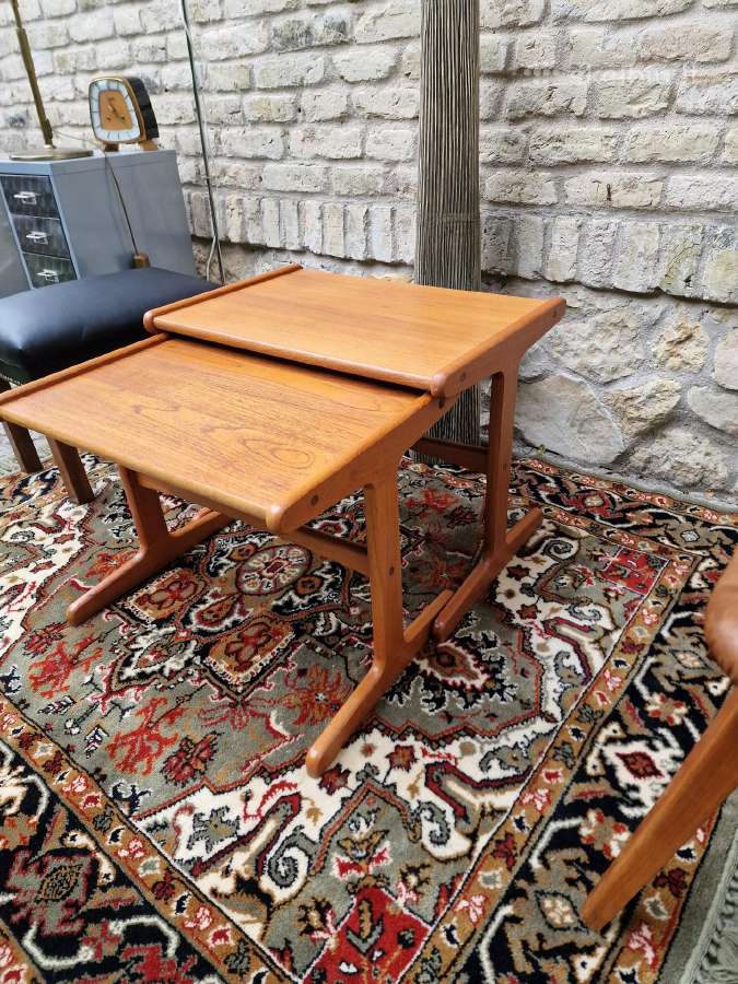 Vintažinis mid century tikmedžio staliukų duetas - nuotraukos Nr. 13