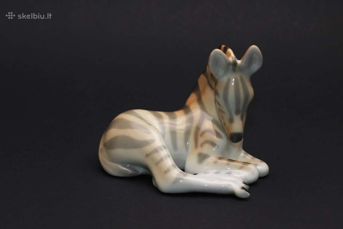 Statulėlė Zebra porcelianas aukštis 8 cm.