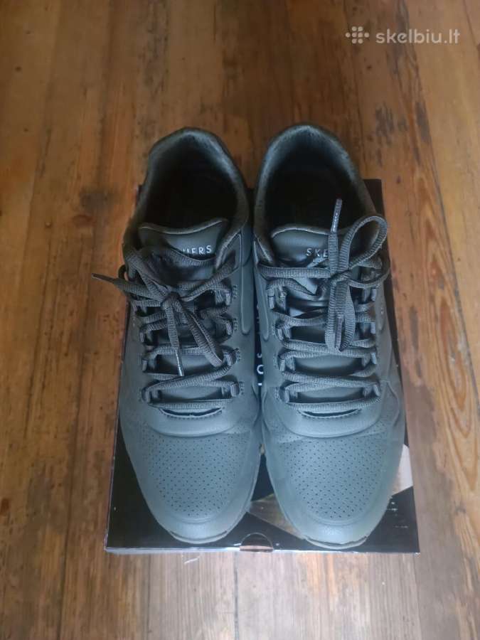 Parduodami tikrai mažai nešioti skechers batai.
