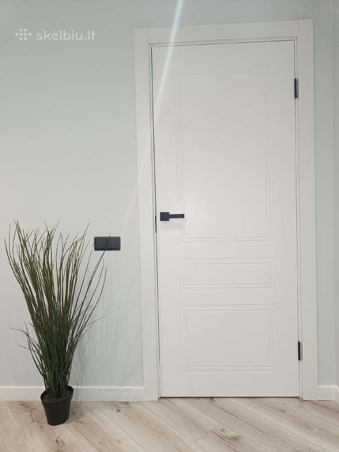 Baltos durys nuo 269 eur.