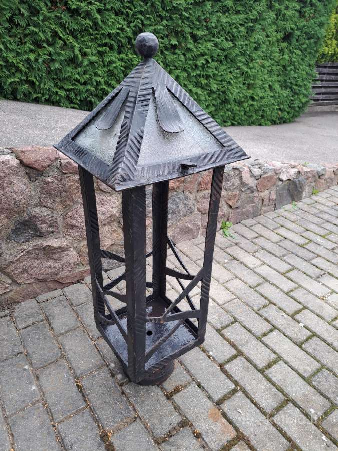 Kalviško darbo lauko šviestuvas. - nuotraukos Nr. 3