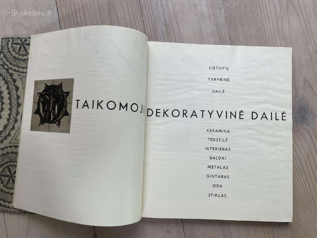 Knyga lietuvių taikomoji dekoratyvine dailė 1965.