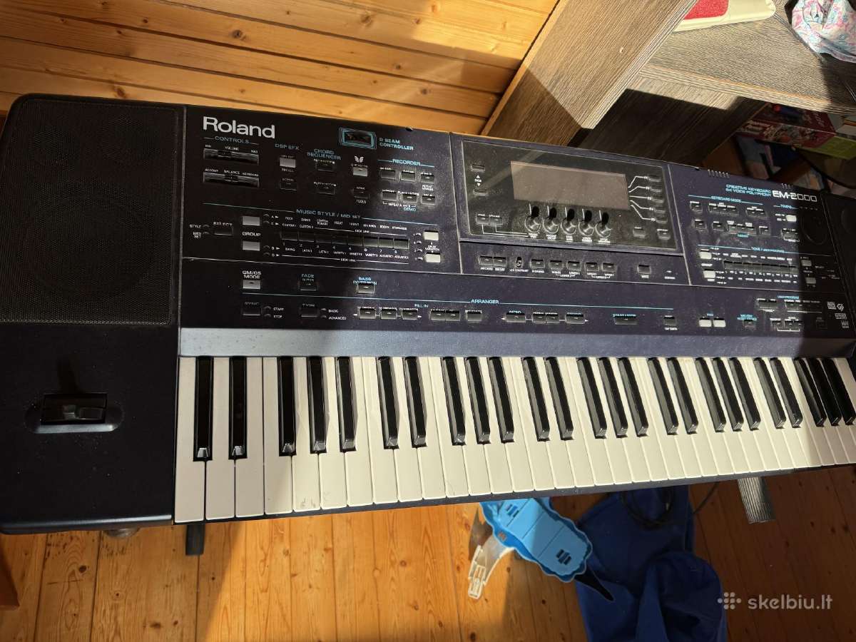 Roland Em-2000 penkių oktavų(40) sintezatorius