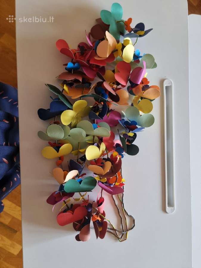 Girlianda ant kaklo
