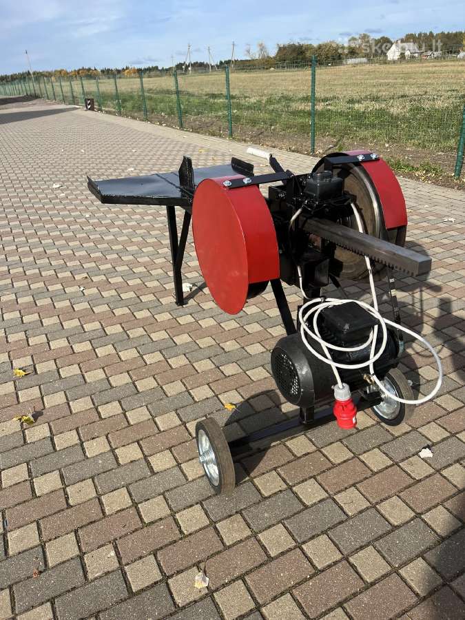 Parduodu malkų skaldyklę