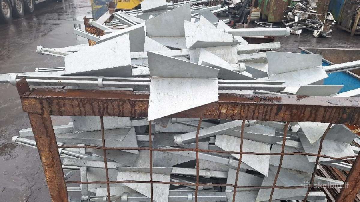 Tvorų stulpelių laikikliai
