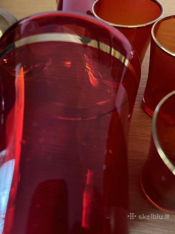 Vintažinis grafinas su stiklinytėmis