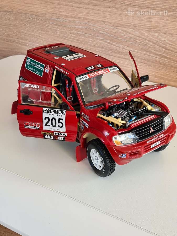 Mitsubischi Pajero 1:18