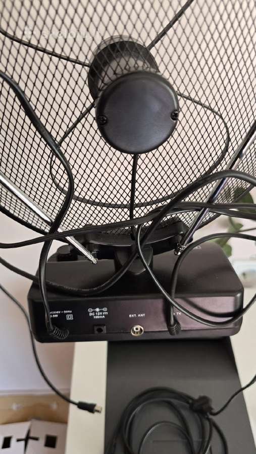 Universali antena (viduje)