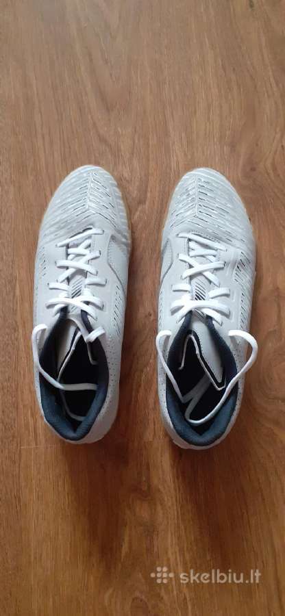 Salės futbolo bateliai