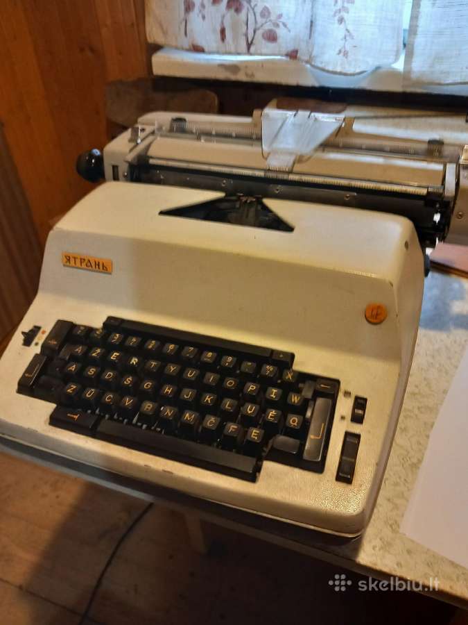 Elektrinė rašomoji mašinėlė
