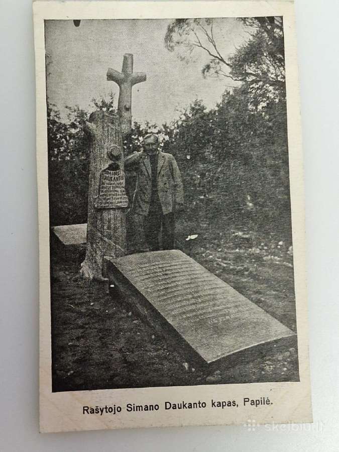 Tarpukario atvirutė prie S. Daukanto kapo