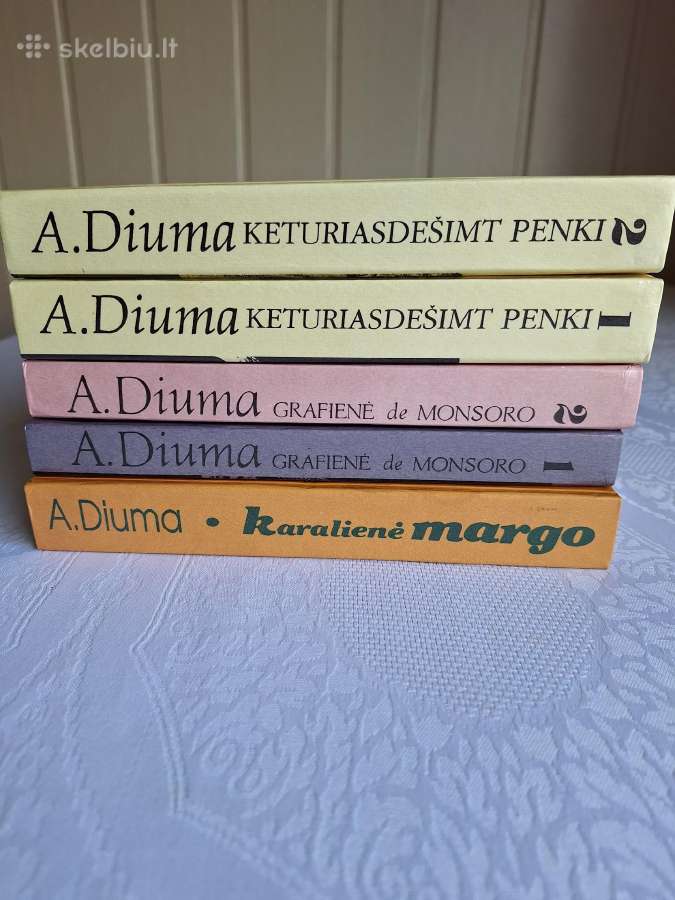 A. Diuma "Karalių trilogijos" romanai